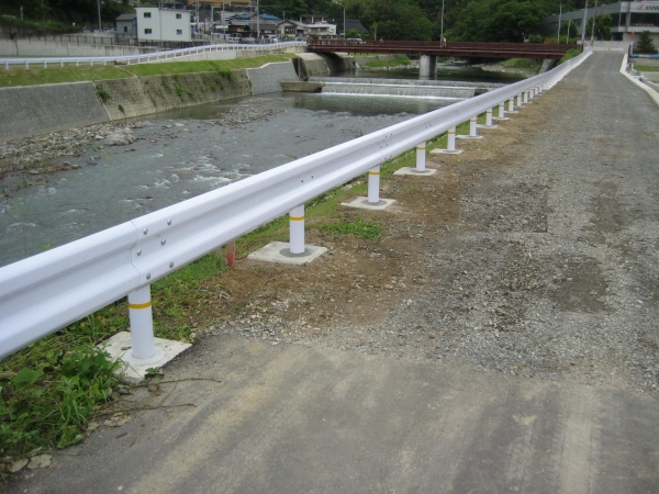 防護柵 カーブミラー等 株式会社オダ産業