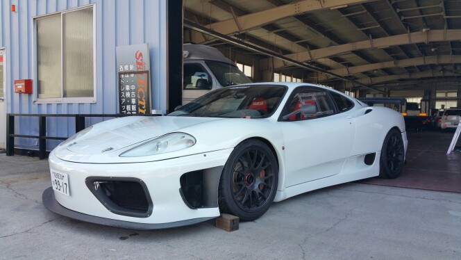 ウッディ　 フェラーリ　チャレンジ　リアAW リア2本 その名は296 GTB。あらたなV6フェラーリがベールを脱ぐ | octane