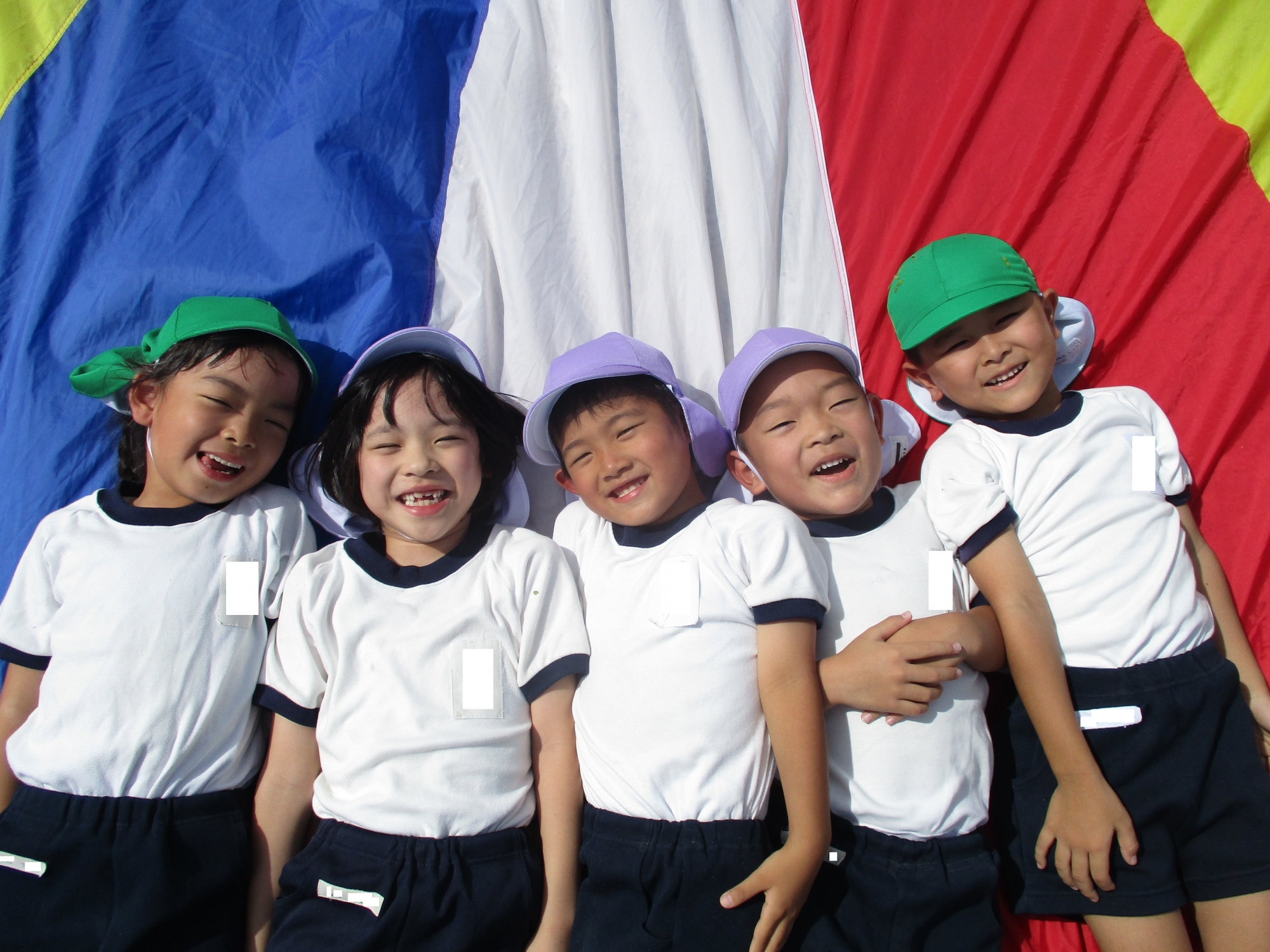 聖愛幼稚園制帽(夏冬)と女児制服(夏冬) 園について | 京都南カトリック学園 聖 愛 幼 稚 園